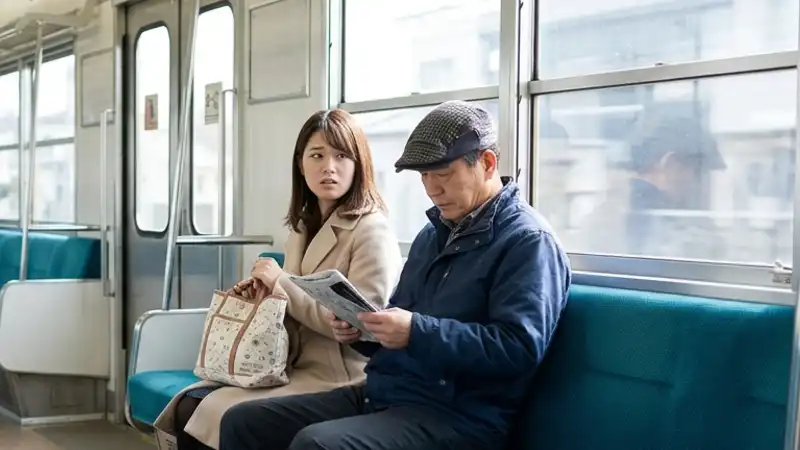迷惑すぎる！電車内で女性が特に嫌と感じる男性の行動