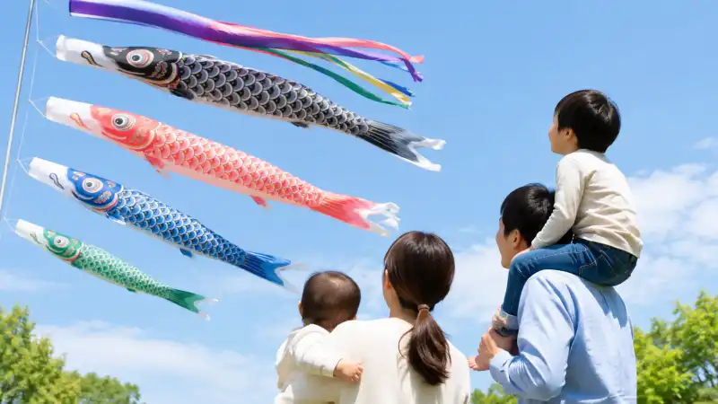 【闇深】子供45年連続減少で「子なしは勝ち組」論争勃発！理由が切実すぎる